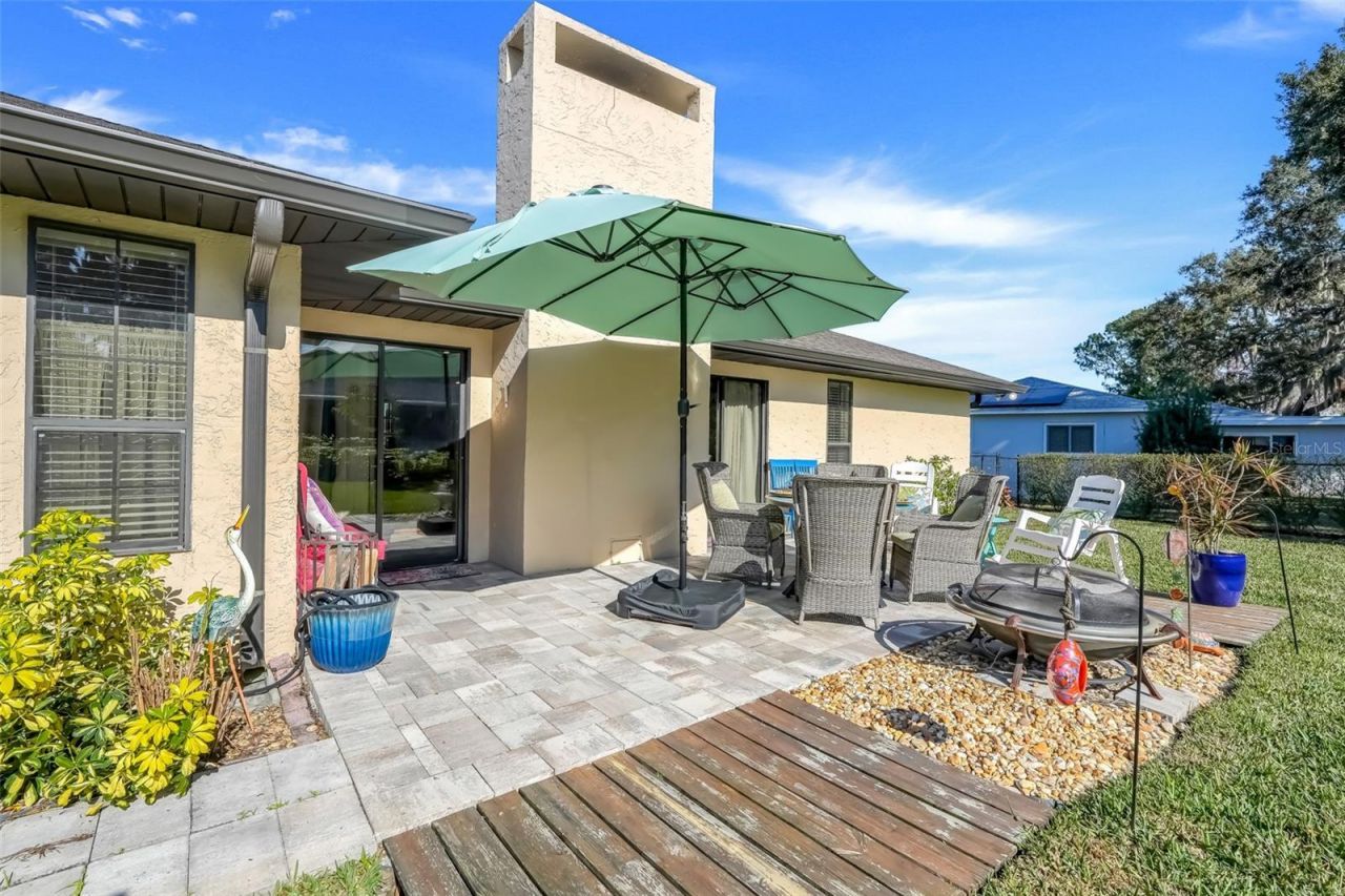 17 E Live Oak Avenue, Yalaha, FL 34797 Photo