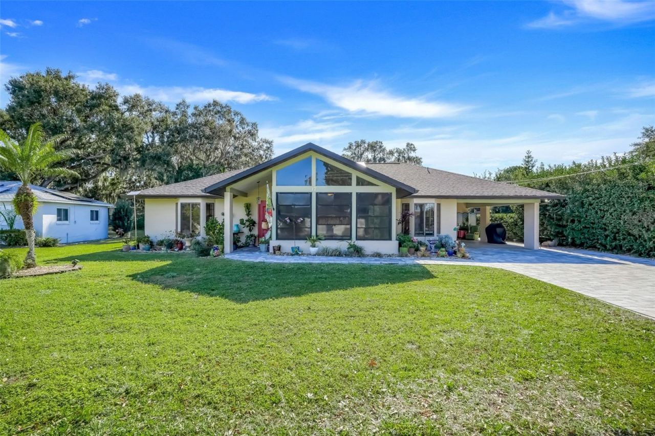 17 E Live Oak Avenue, Yalaha, FL 34797 Photo