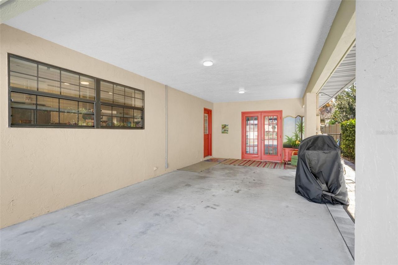 17 E Live Oak Avenue, Yalaha, FL 34797 Photo