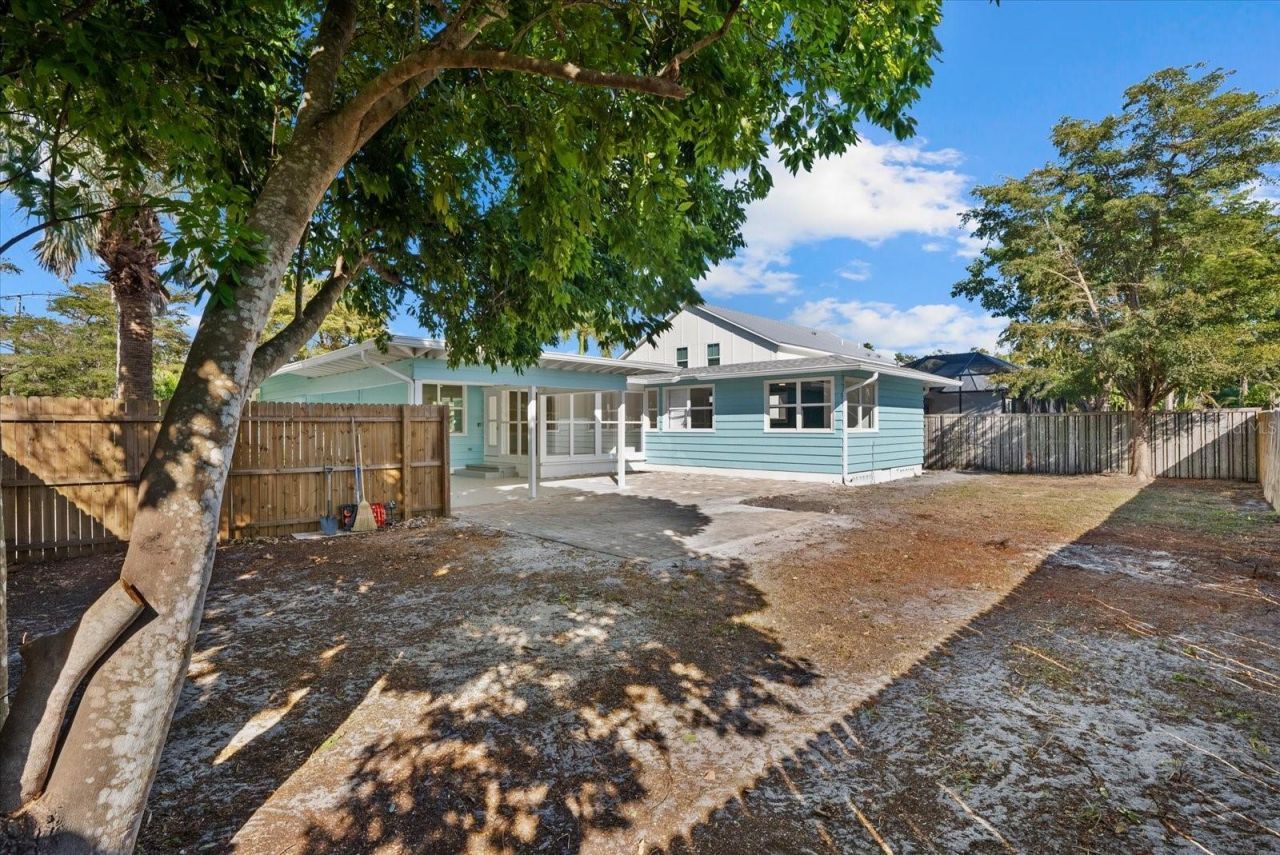 2104 Datura Street, Sarasota, FL 34239 Photo