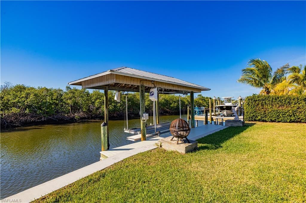 2579 Eighth Ave, Saint James City, FL 33956 Photo