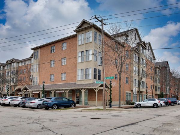 100 N Bokelman Street, Unit 329, Roselle, IL 60172