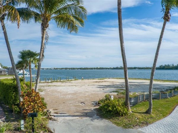 3 Sailfish Road, Vero Beach, FL 32960