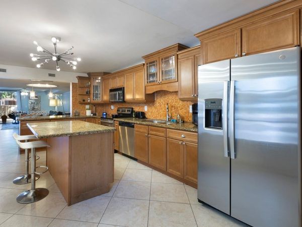 20537 NE 6th Ct, Miami, FL 33179