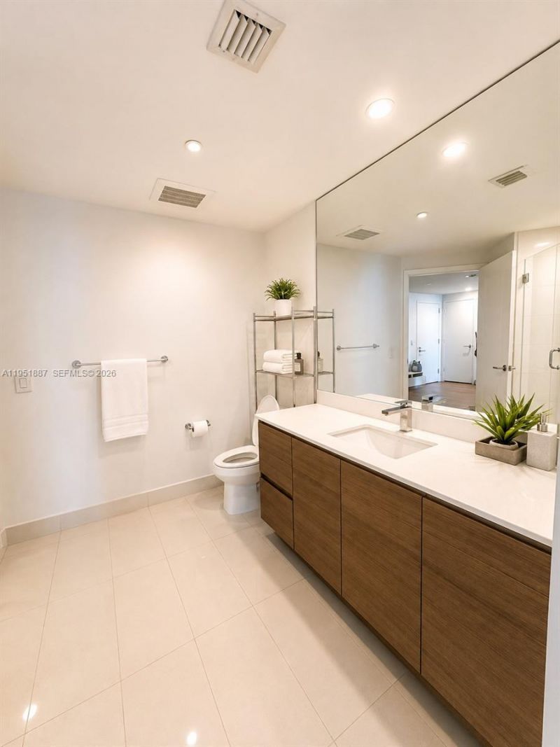 1100 S Miami Ave, Unit 2111, Miami, FL 33130 Photo