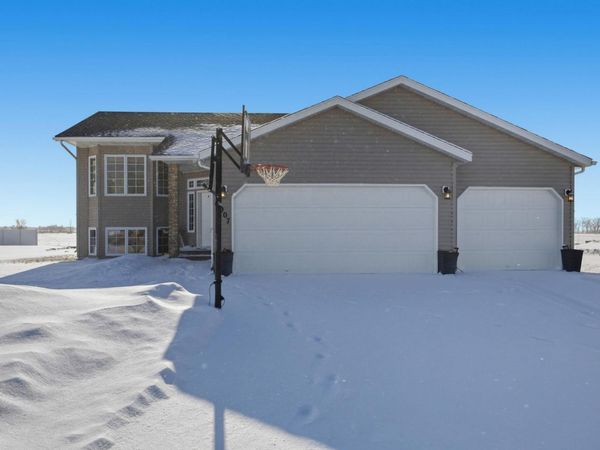 1007 11th Avenue SE, Barnesville, MN 56514