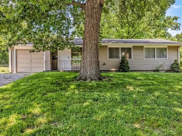 6000 N TRACY Avenue, Gladstone, MO 64118