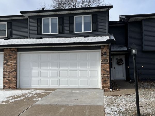 5954 Crow Valley Park Drive, Davenport, IA 52807