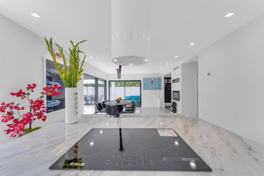 2724 N Ocean Boulevard, Fort Lauderdale, FL 33308 Photo