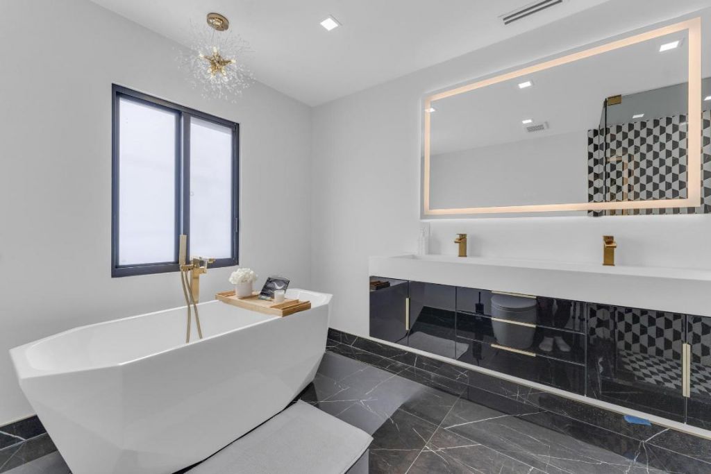 2724 N Ocean Boulevard, Fort Lauderdale, FL 33308 Photo