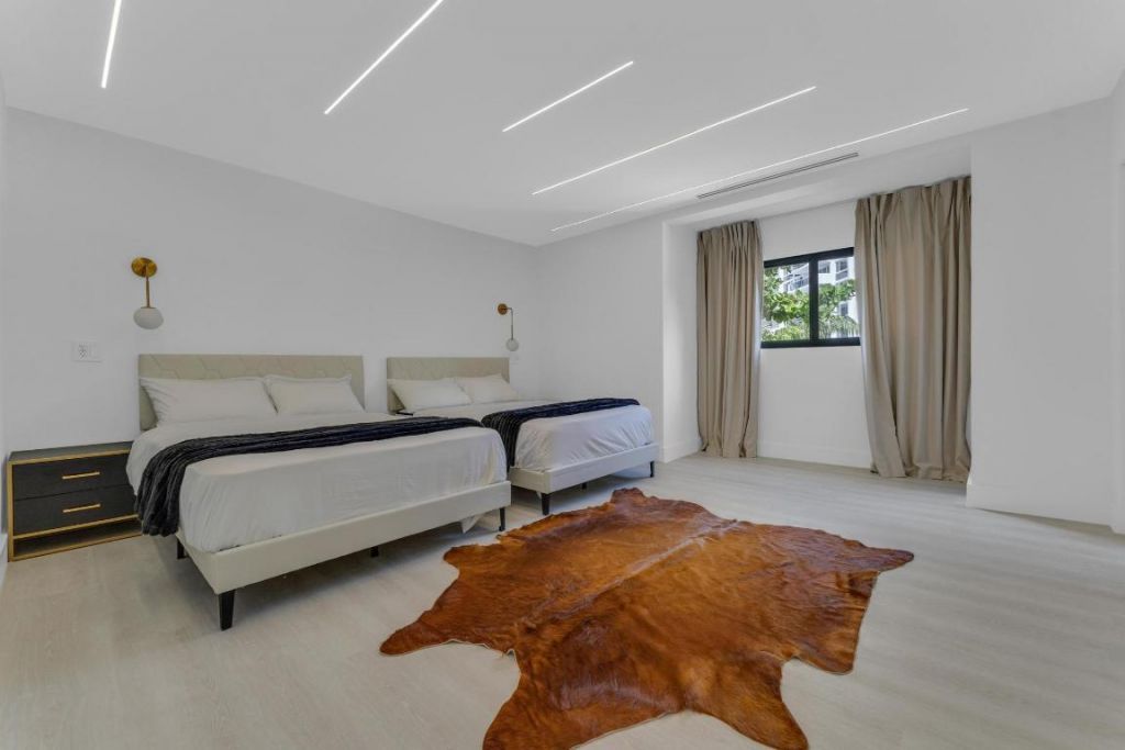 2724 N Ocean Boulevard, Fort Lauderdale, FL 33308 Photo