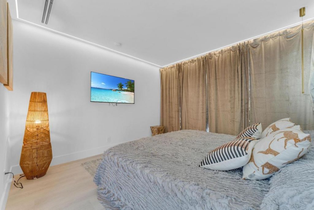 2724 N Ocean Boulevard, Fort Lauderdale, FL 33308 Photo