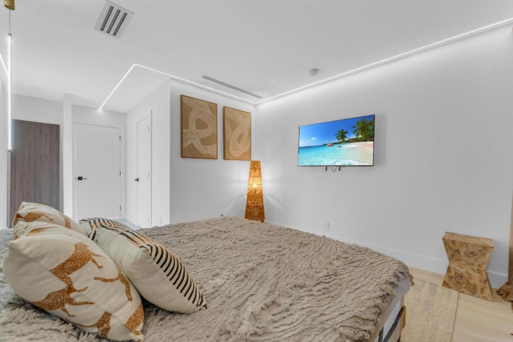 2724 N Ocean Boulevard, Fort Lauderdale, FL 33308 Photo