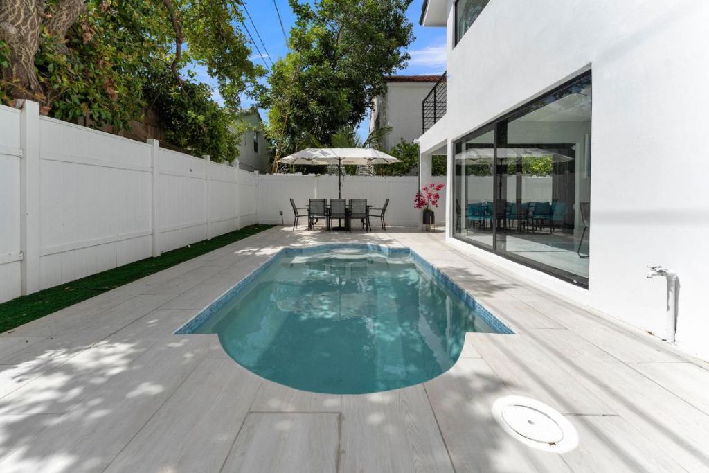 2724 N Ocean Boulevard, Fort Lauderdale, FL 33308 Photo