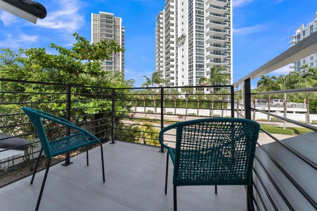 2724 N Ocean Boulevard, Fort Lauderdale, FL 33308 Photo