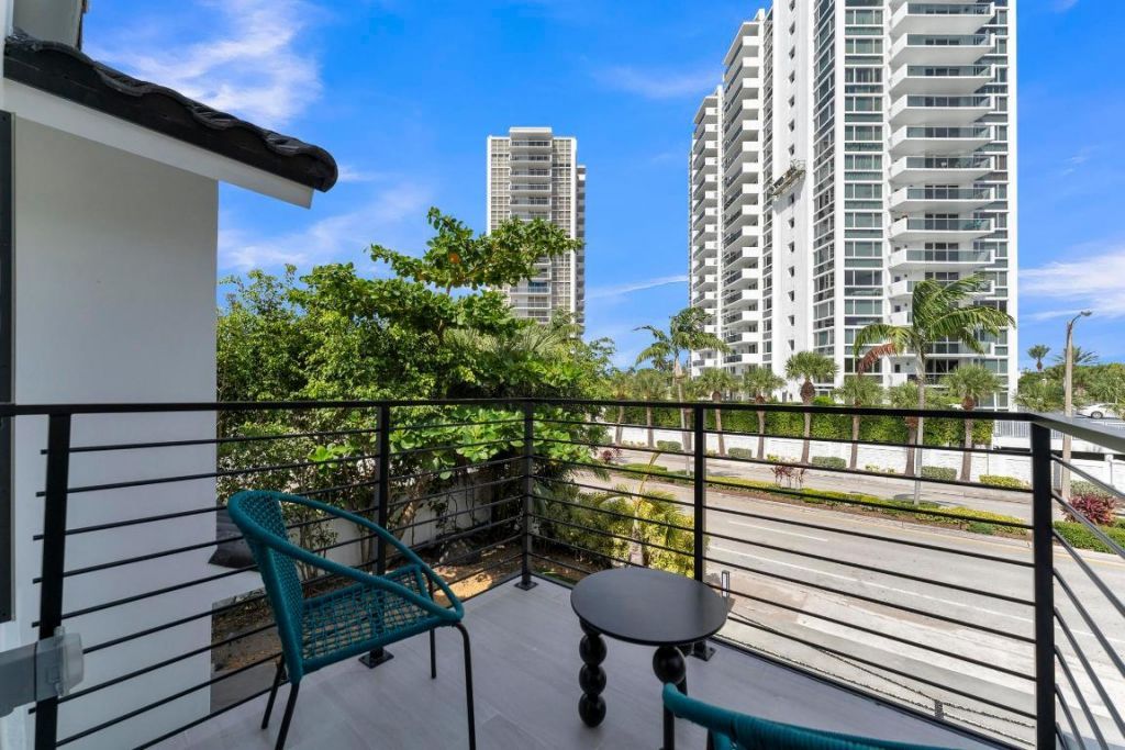 2724 N Ocean Boulevard, Fort Lauderdale, FL 33308 Photo