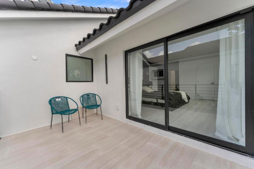 2724 N Ocean Boulevard, Fort Lauderdale, FL 33308 Photo