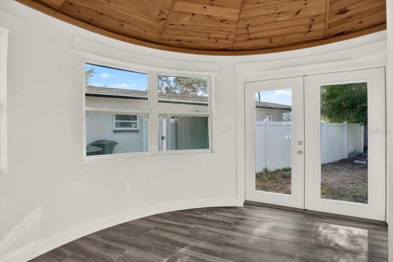 1810 Maryland Avenue Ne, Saint Petersburg, FL 33703 Photo