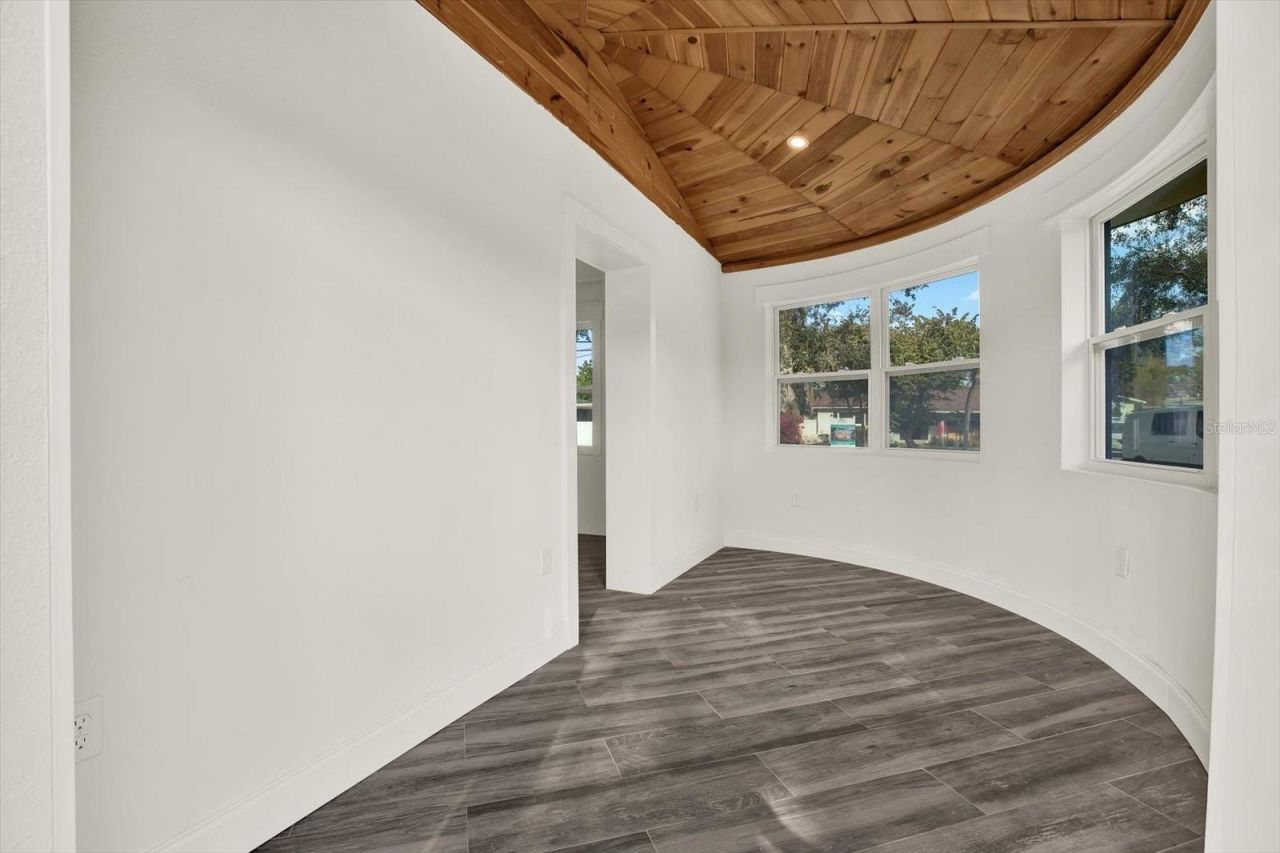 1810 Maryland Avenue Ne, Saint Petersburg, FL 33703 Photo