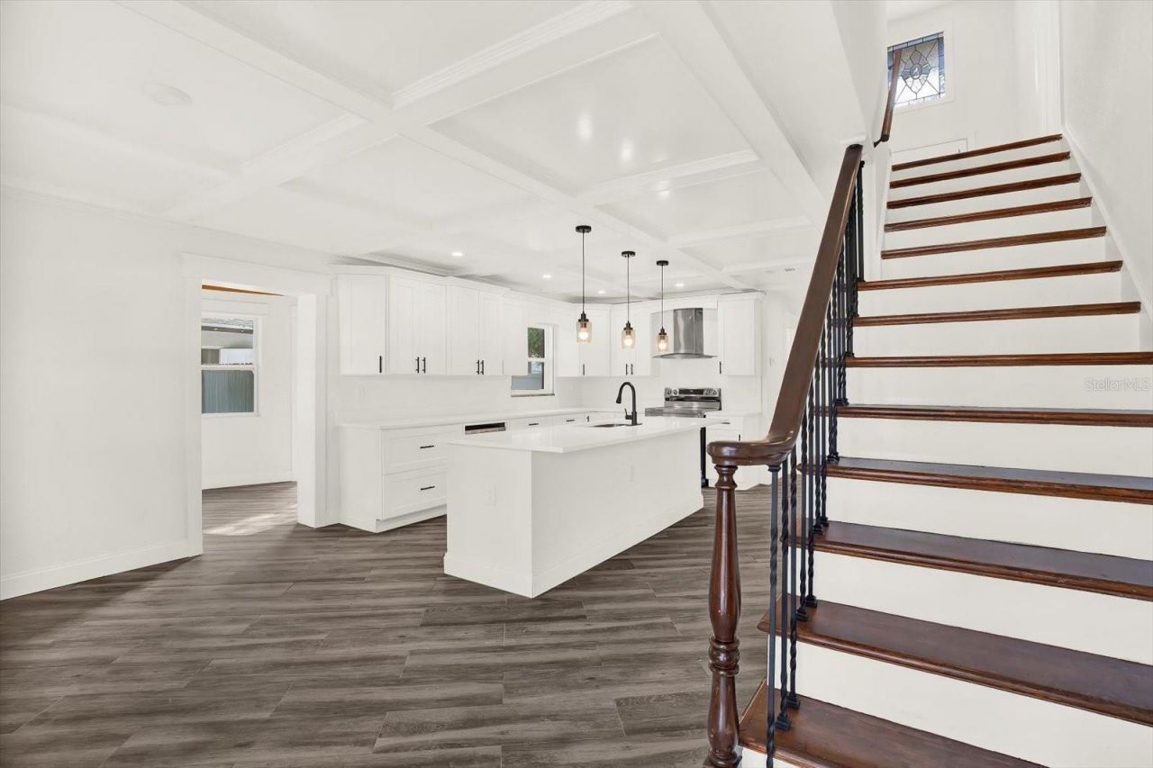 1810 Maryland Avenue Ne, Saint Petersburg, FL 33703 Photo