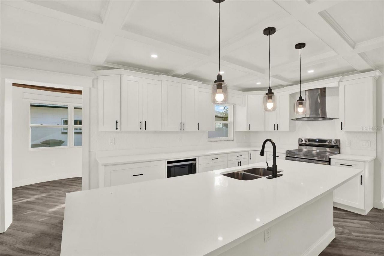 1810 Maryland Avenue Ne, Saint Petersburg, FL 33703 Photo