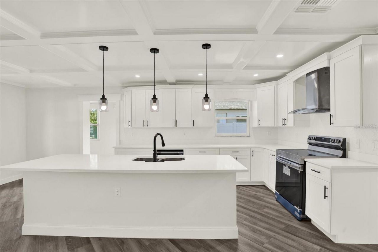 1810 Maryland Avenue Ne, Saint Petersburg, FL 33703 Photo