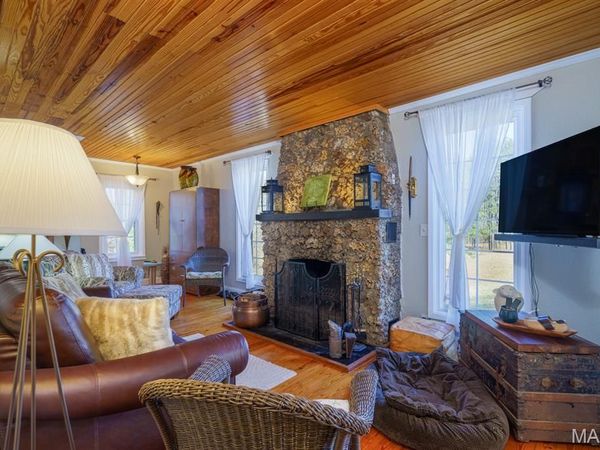 000 V Highway, Unincorporated, MO 65566