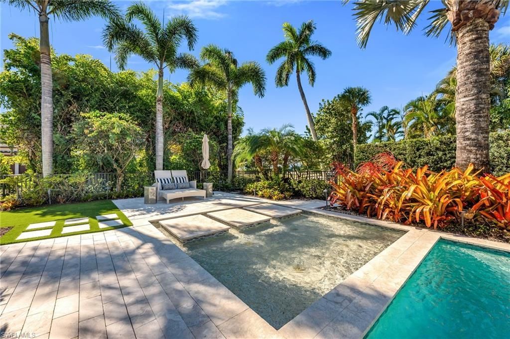 2025 Crayton Rd, Naples, FL 34102 Photo