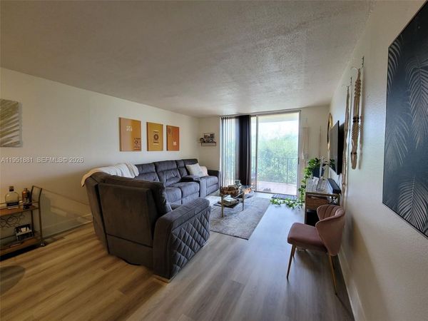 9320 Fontainebleau Blvd , Unit 510, Miami, FL 33172