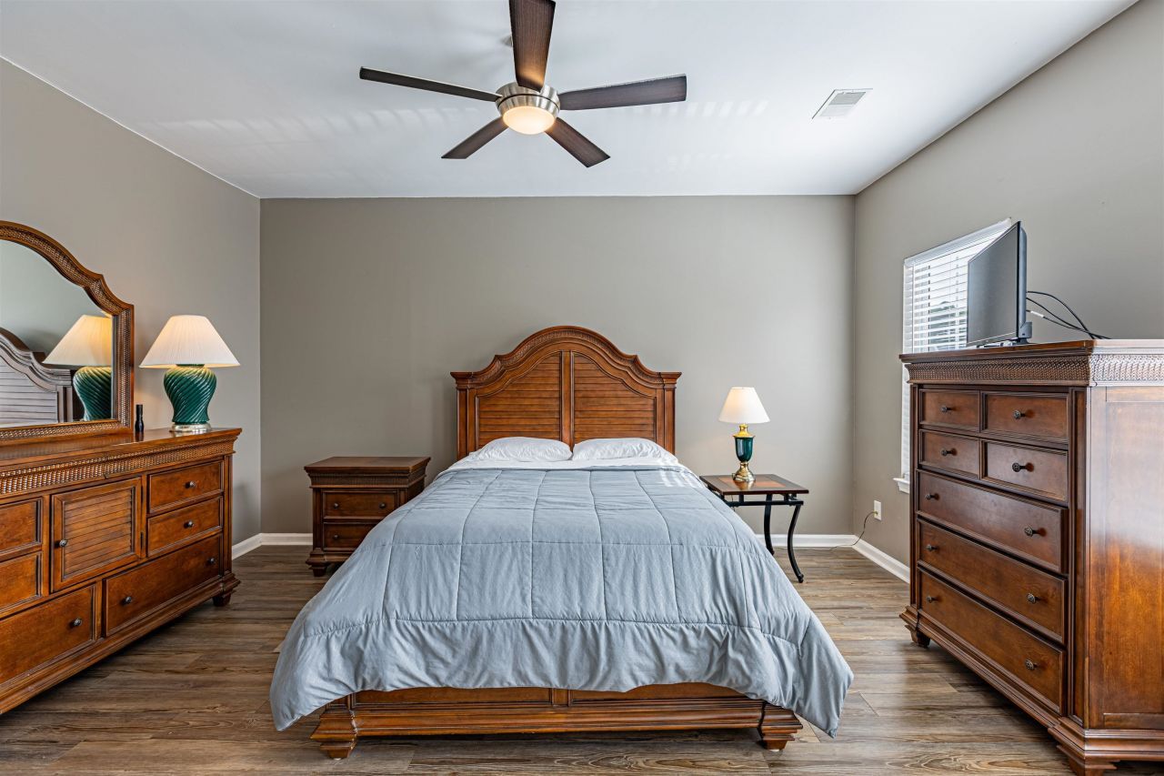 4585 Girvan Dr. Photo 10