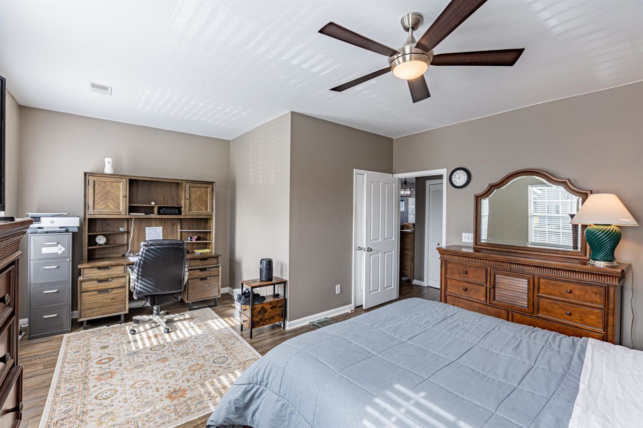 4585 Girvan Dr. Photo 11