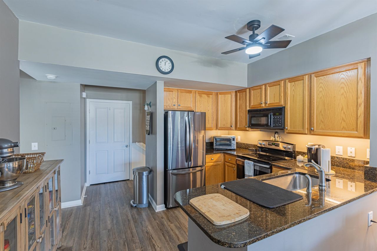 4585 Girvan Dr. Photo 4