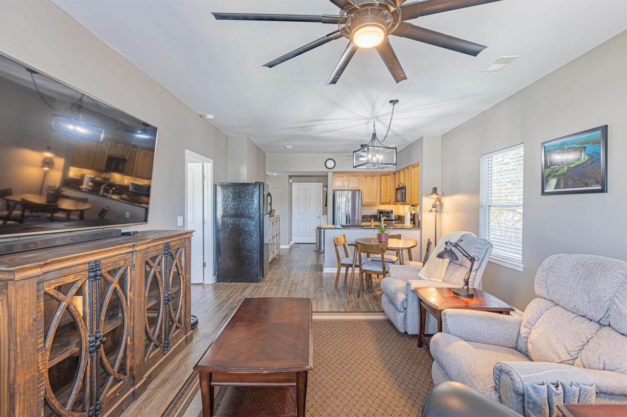 4585 Girvan Dr. Photo 8