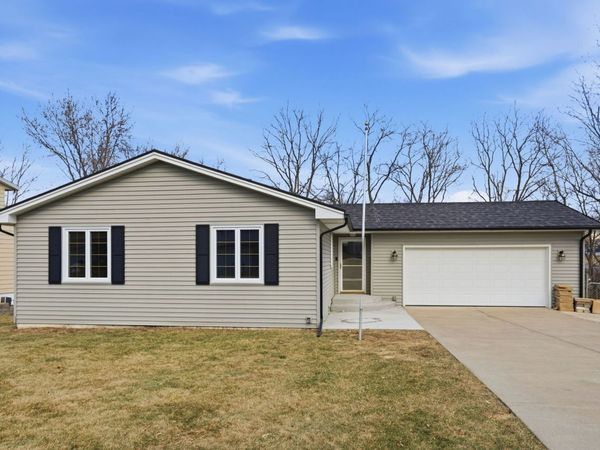 3895 Tanglefoot Court, Bettendorf, IA 52722