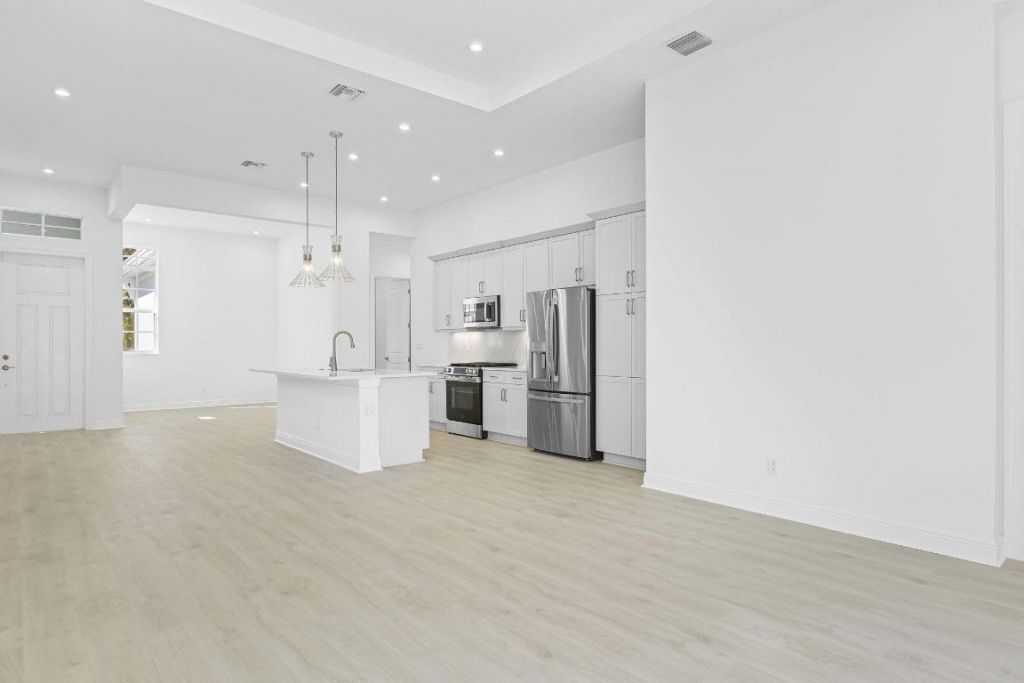 140 SE Via Tirso, Port Saint Lucie, FL 34952 Photo