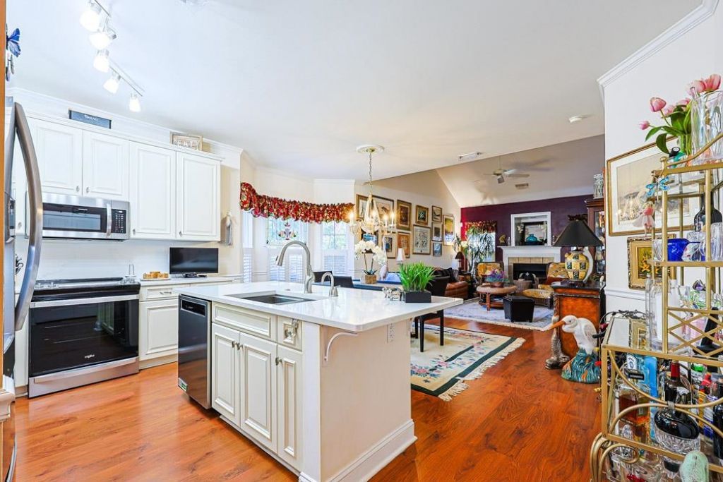 815 Botany Loop Photo 6