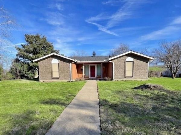 201 Lester Street, Burleson, TX 76028