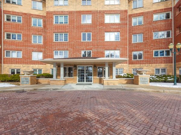 730 Creekside Drive, Unit 209, Mount Prospect, IL 60056