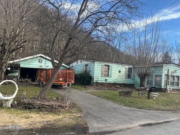 85 Maitland Circle Rd, Welch, WV 24801