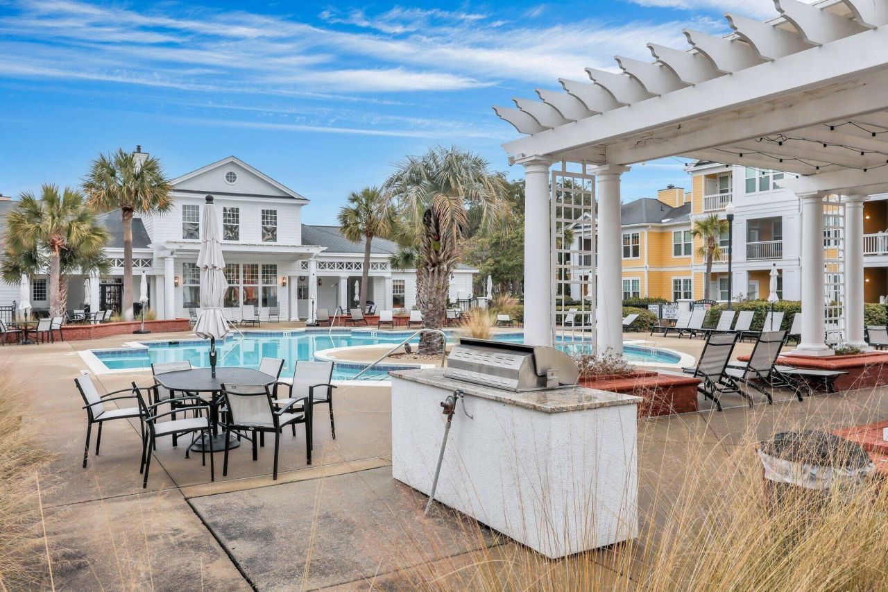 1714 Chatelain Way Photo 4