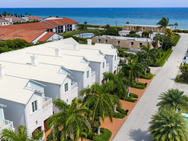 9 Adams Road, Ocean Ridge, FL 33435