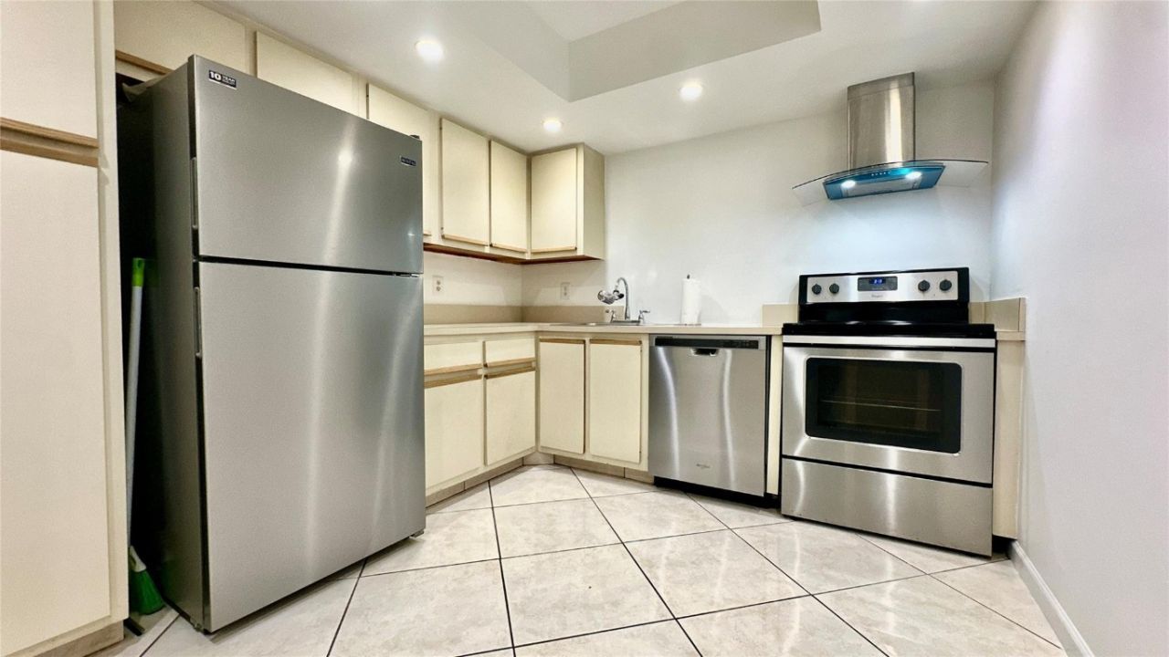 200 Leslie Drive, Unit 523, Hallandale Beach, FL 33009 Photo