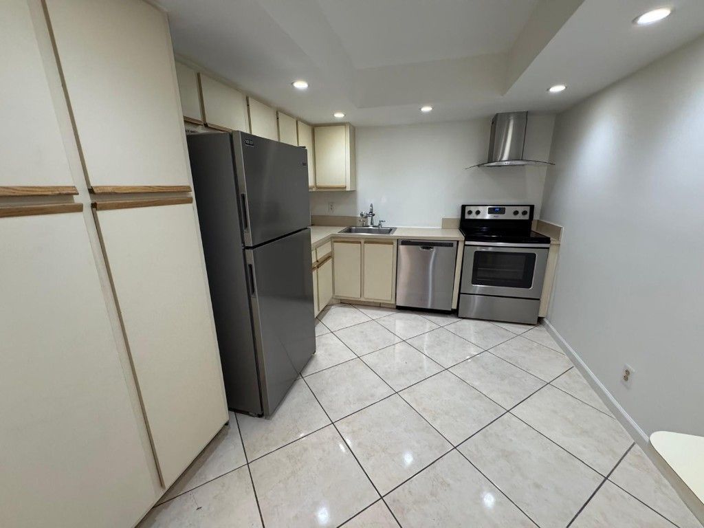 200 Leslie Drive, Unit 523, Hallandale Beach, FL 33009 Photo