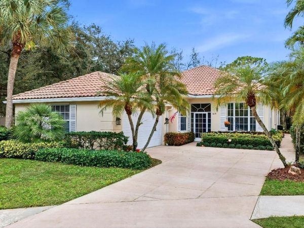 325 Kelsey Park Circle, Palm Beach Gardens, FL 33410