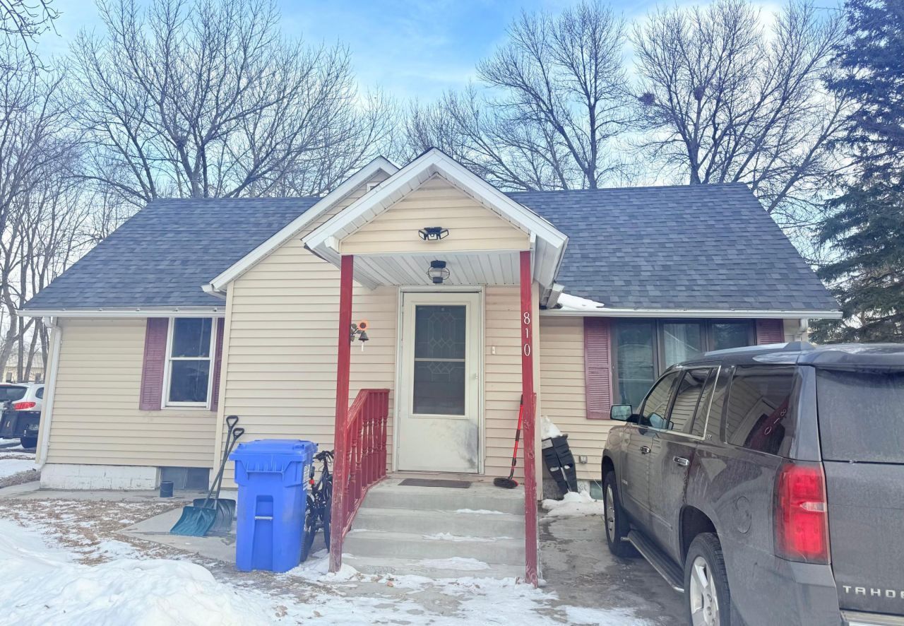 810 13th Street, Clarkfield, MN 56223 Main Photo