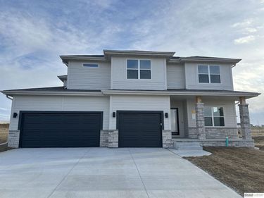 10305 Prospect Street, Papillion, NE 68046