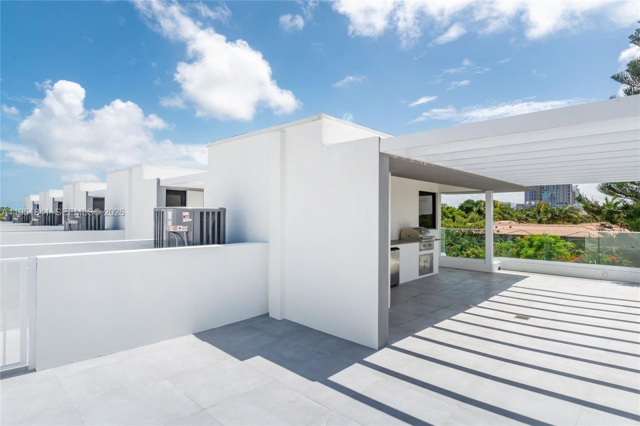 3264 Bird Ave, Miami, FL 33133 Photo