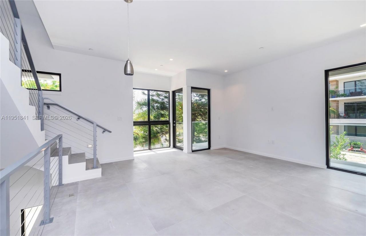 3264 Bird Ave, Miami, FL 33133 Photo