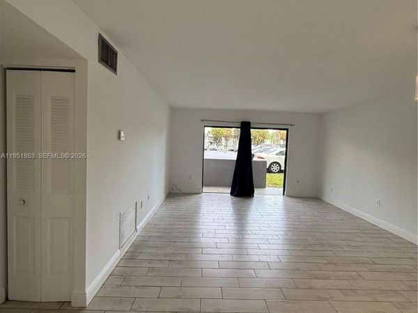 10431 N Kendall Dr, Unit D104, Miami, FL 33176