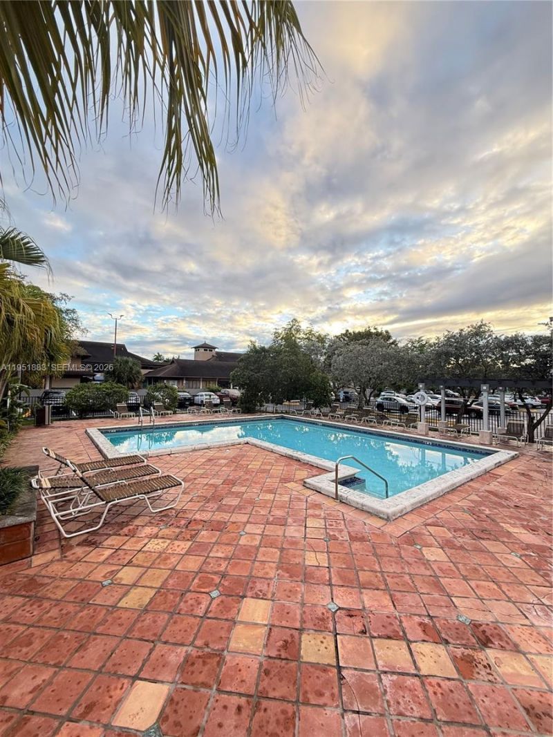 10431 N Kendall Dr, Unit D104, Miami, FL 33176 Photo